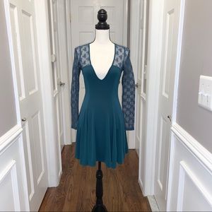 Kimchi Blue sexy lace dress plunging neckl…